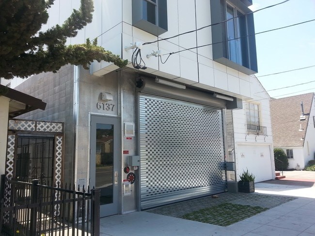 Foto del edificio - 6137 Macarthur Blvd