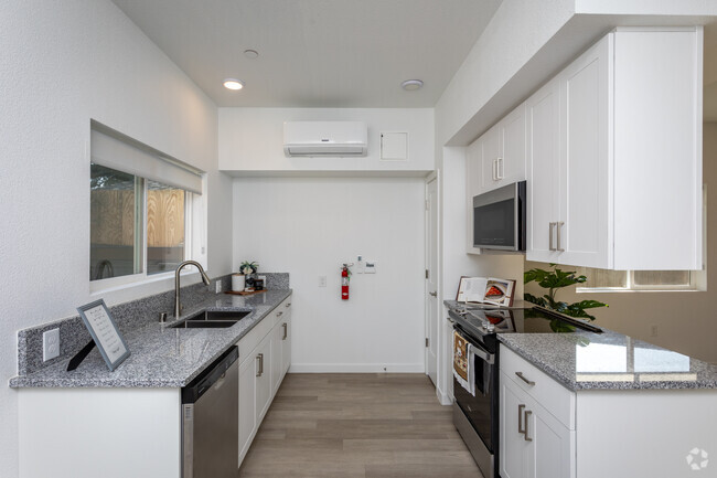 2BR, 2.5BA - 1,270SF - Kitchen - Arthur Heights