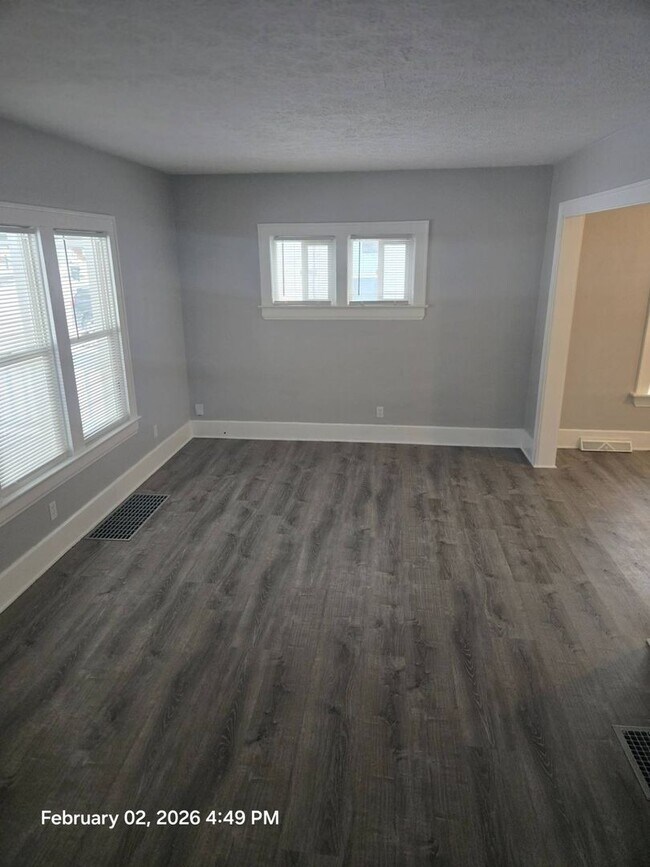 Building Photo - Charming 3-Bedroom Property in Prime Location