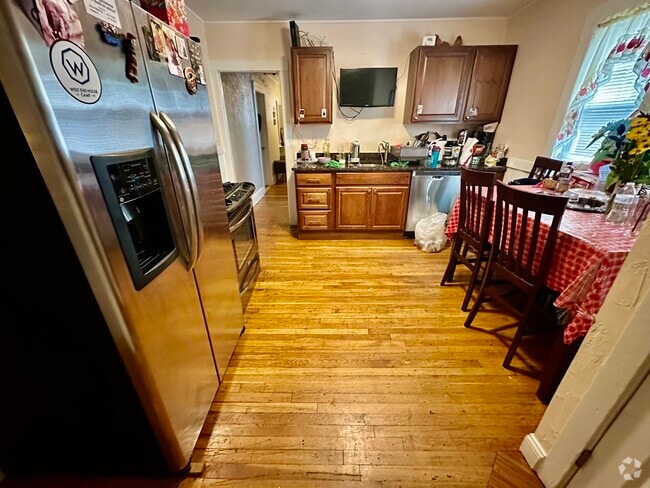 Building Photo - 62 Litchfield St