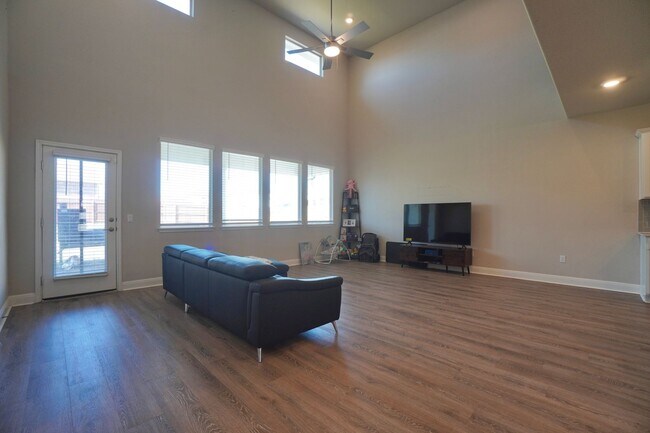Building Photo - 16716 Casa Anna Dr.
