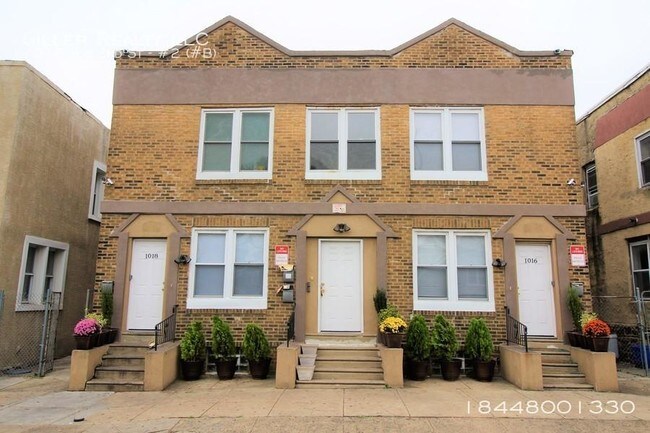 Foto del edificio - 4 bedroom in Philadelphia PA 19143