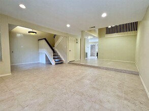 Building Photo - 11526 Village Pl Dr
