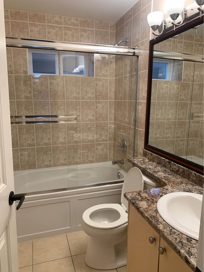 Photo du bâtiment - 7671-211B 211B Street
