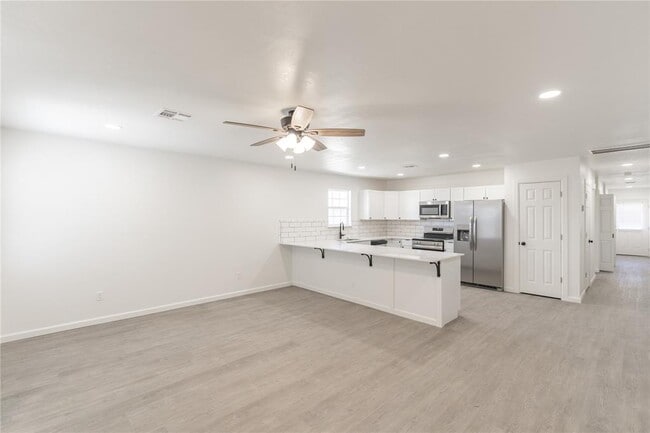 Building Photo - 787 NE 4th St