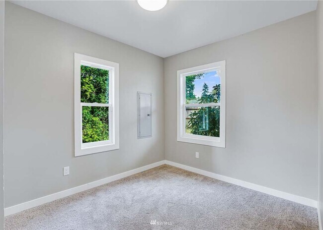 Foto del edificio - NOW AVAILABLE FOR RENT-4bd/2ba -8816 S Yakima Ave, Tacoma, WA 98444