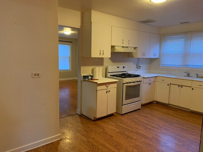 Building Photo - 8936 Bronx Ave
