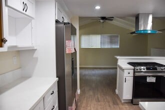 Building Photo - 2318 E Coolidge Ave