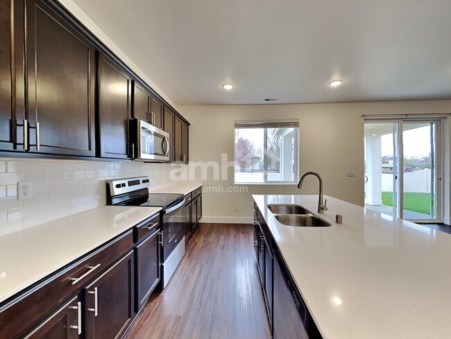 Foto del edificio - 630 Dudley St