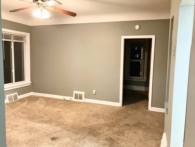 Foto del edificio - CHARMING DUPLEX HOME FOR LEASE IN WESTLAND!