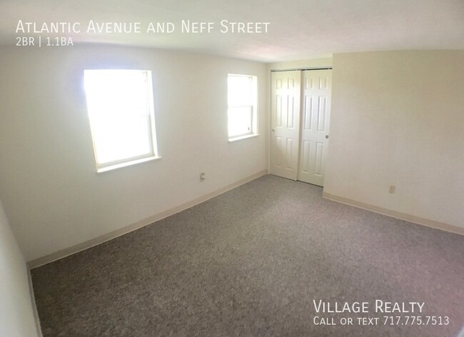 Building Photo - END-UNIT! Budget-friendly townhome in Red ...