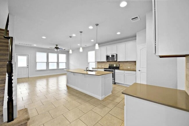 Building Photo - 16015 Remington Reserve Way