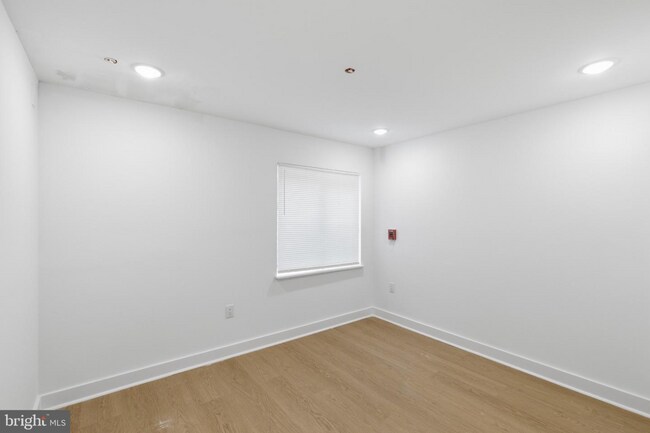 Building Photo - 863 N 43rd St