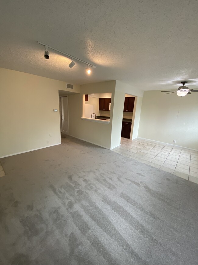 Building Photo - 2704 Stonehaven Ct