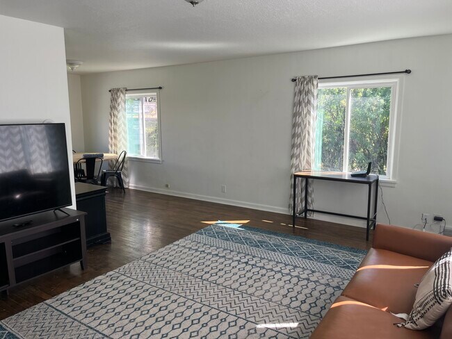 Sala de estar - 105 S 3rd E