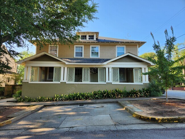 Foto del edificio - 1902 College St