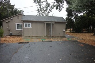 Building Photo - 672 Irwin Ln