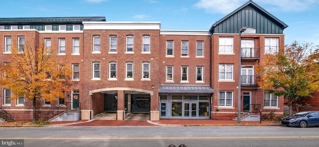 Building Photo - 35 E All Saints St