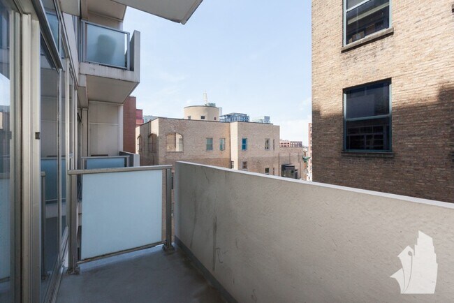 Foto del edificio - 630 N Franklin St