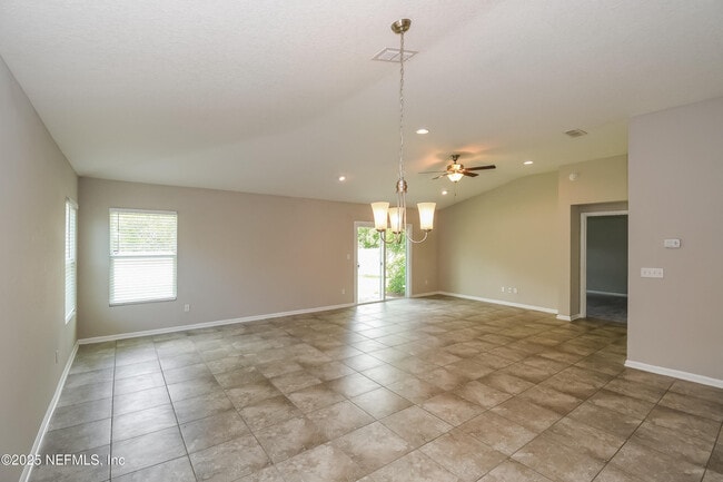 Foto del edificio - 15732 Pinyon Ln