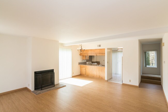 Foto del edificio - Oswego Garden Townhome