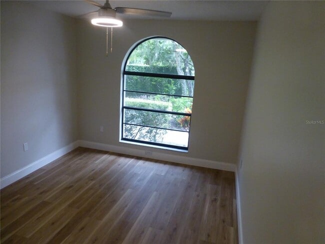Building Photo - 5577 Salem Square Dr N