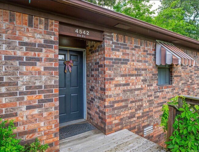 Foto del edificio - 4542 Edgemere Rd