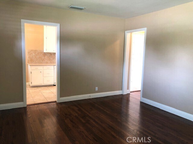 Foto del edificio - 733 W Foothill Blvd
