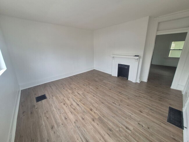 Building Photo - Charming 2-Bedroom Home with Fenced Yard in Covington!