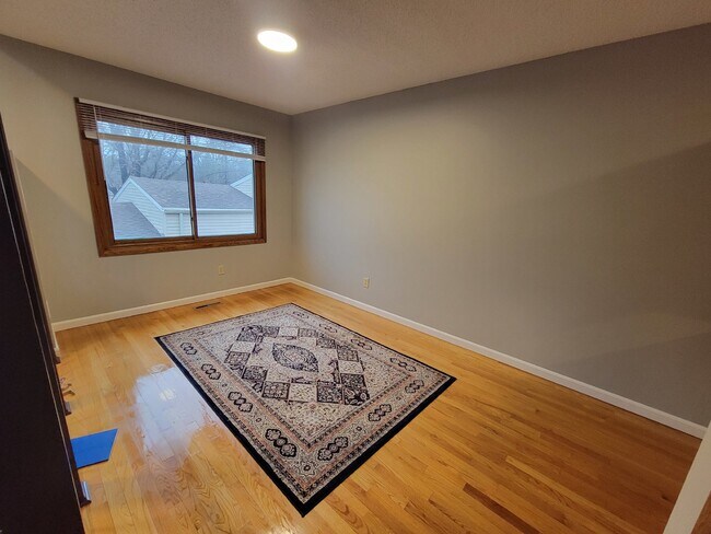 Building Photo - Townhome for Rent in Fridley MN
