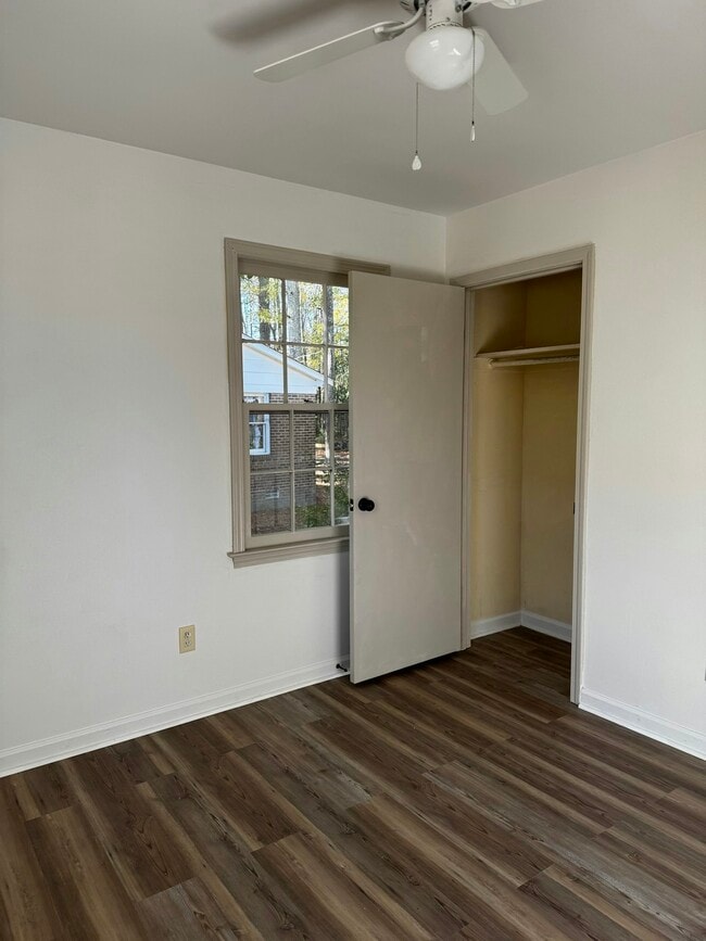 Building Photo - 102 Busbee Ct