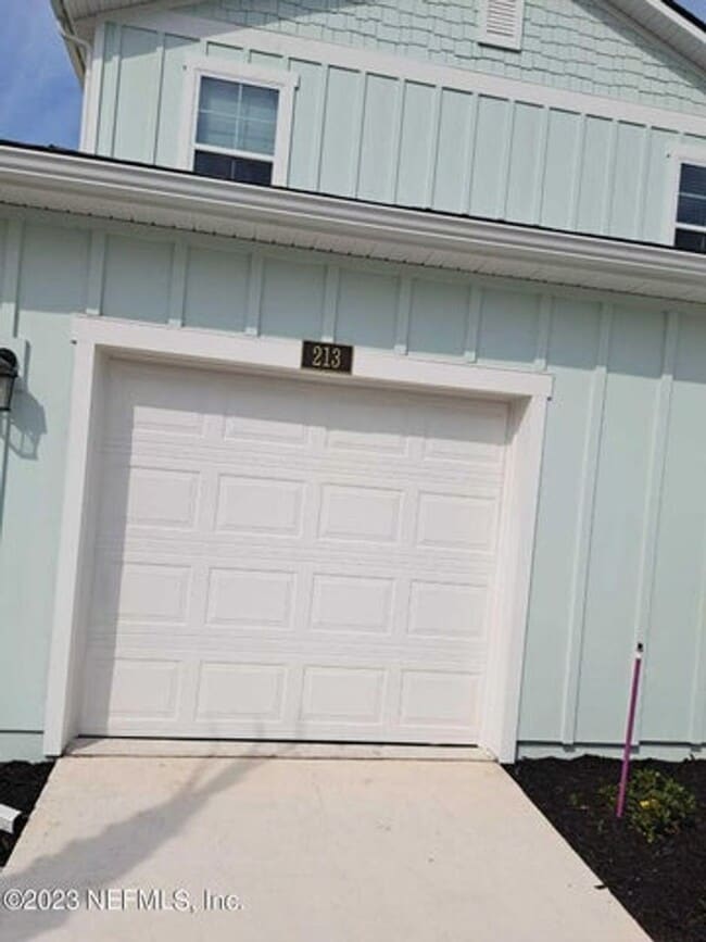 Building Photo - 213 Pasadena Dr