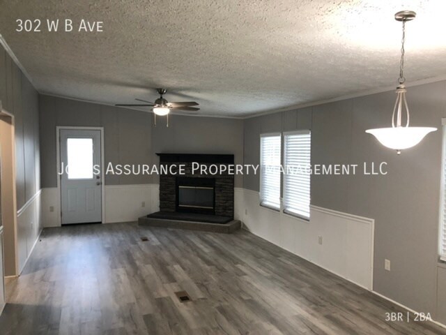 Building Photo - 302 W B Ave