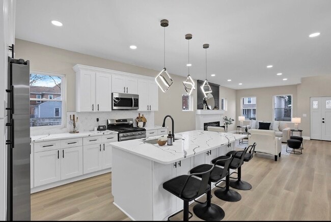 Building Photo - 555 Lilley Ave