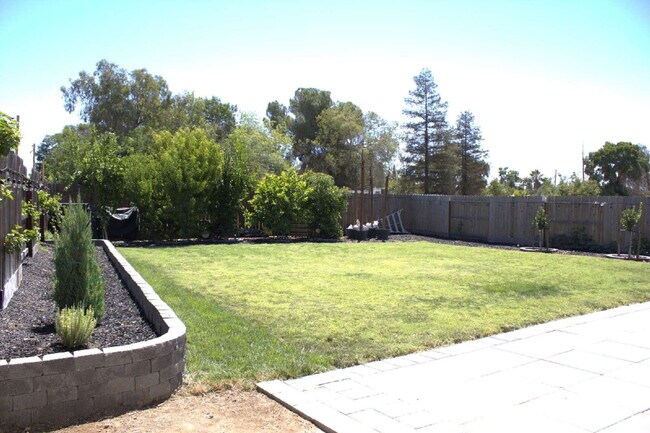 Foto del edificio - 4Bed/3 Bath Home in Central High East High...
