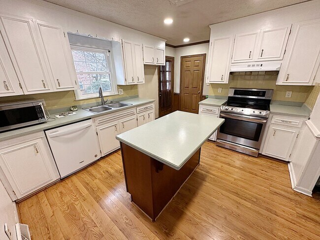 Photo - 5 Bed / 3 Bath Home with Finished Basement