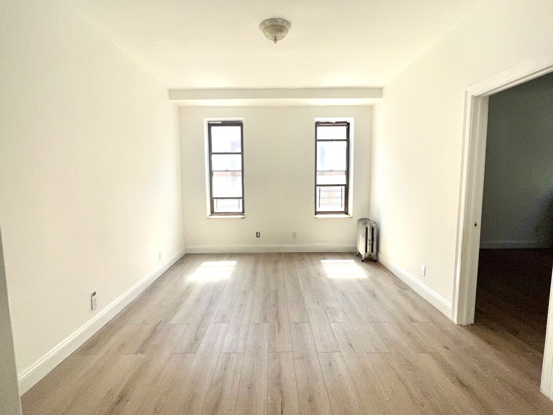 Living Room - 30 E 95th St