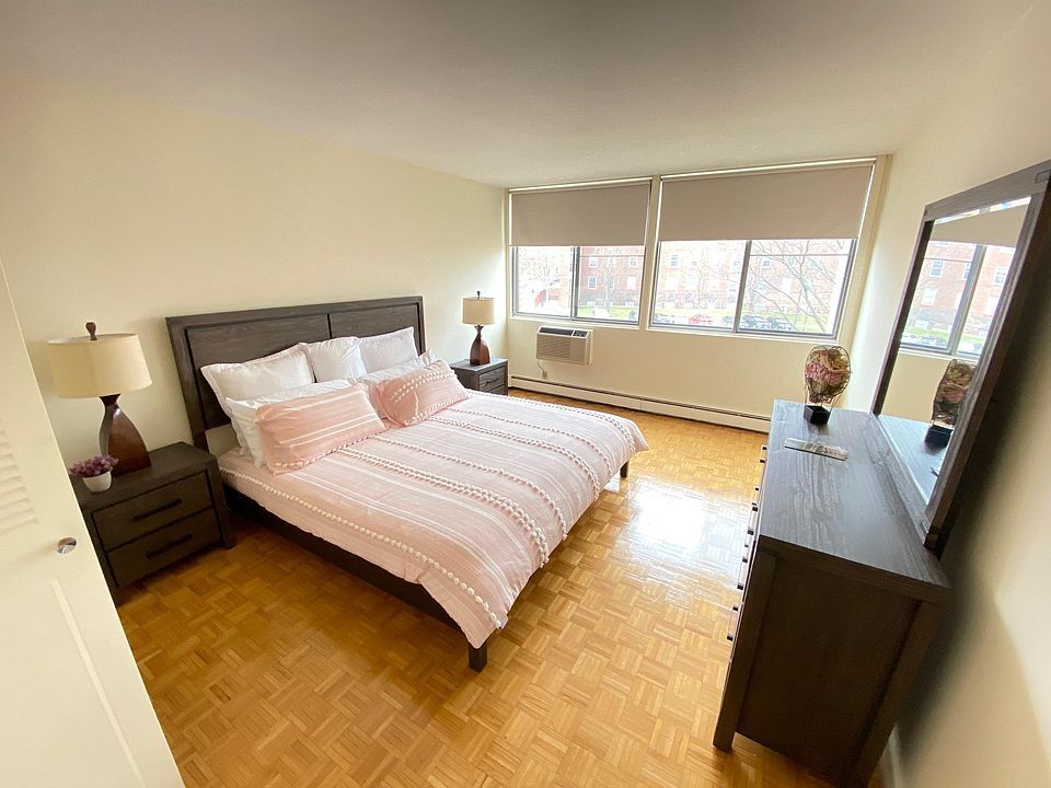 Pictures are representative samples of the advertised unit. In some cases, the actual units you tour - 1673 Commonwealth Ave