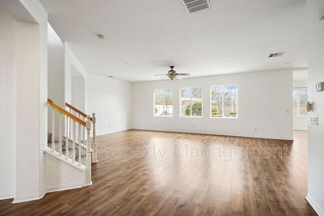 Foto del edificio - 37198 Whispering Hills Dr