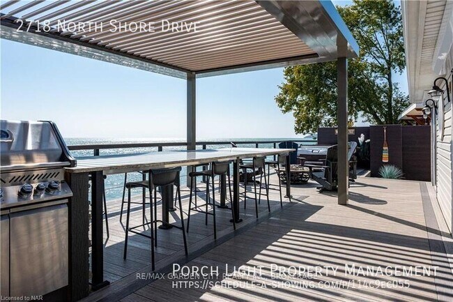 Photo du bâtiment - Lake Front Luxury Home For Year Round Rental