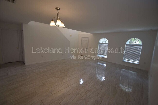 Building Photo - 5123 Spanish Oaks Dr
