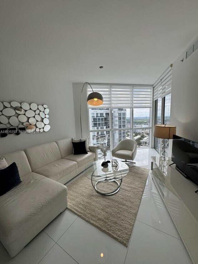 Foto del edificio - 18201 Collins Ave