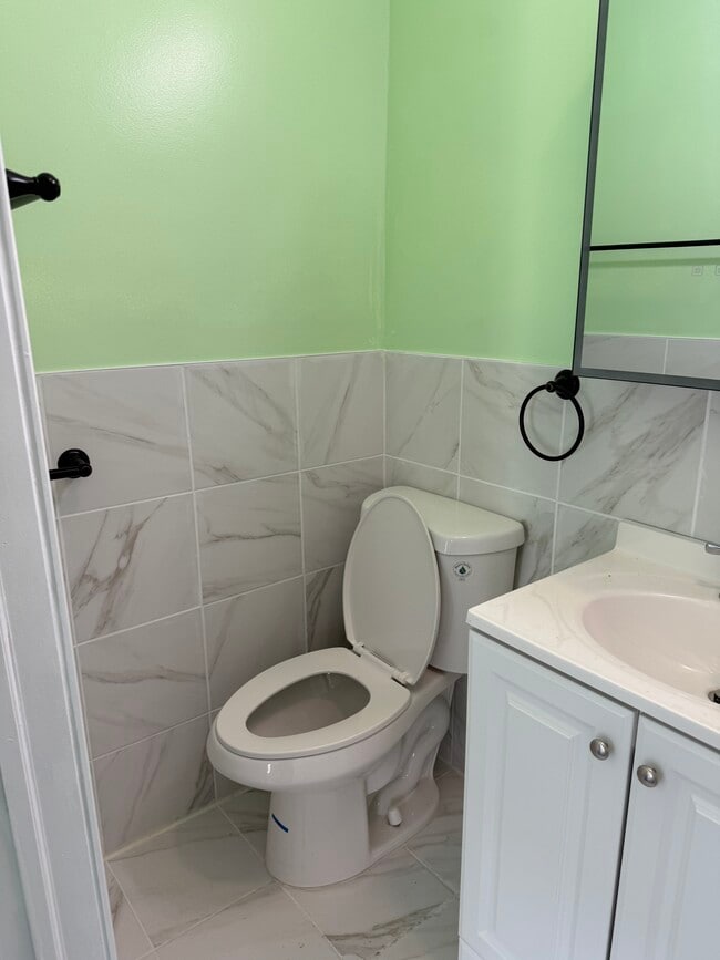 Building Photo - 1101 Castle Hill Ave