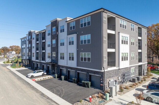 Foto del edificio - Camelot on Main Street - Brand New!