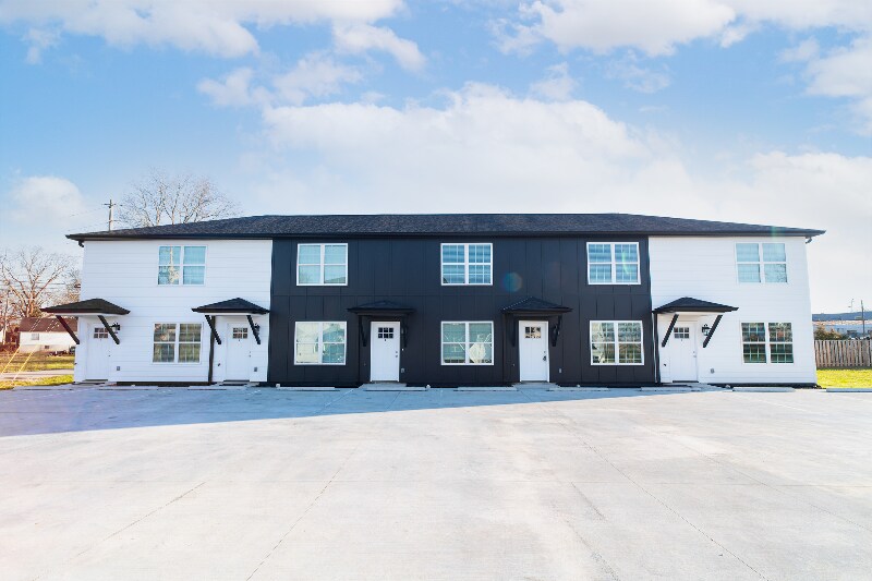 Primary Photo - 109 Mullican St