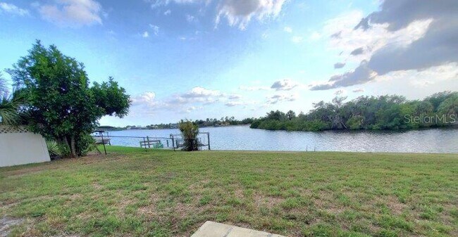 Foto del edificio - 446 Spring Lake Blvd NW