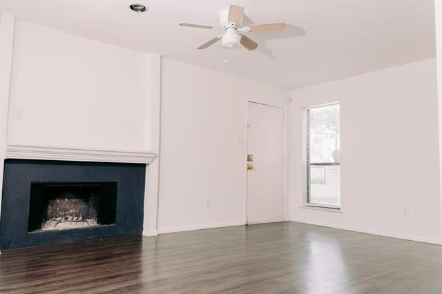 Foto del edificio - 6646 E Lovers Ln