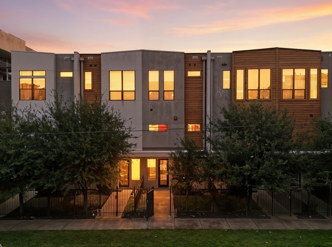 Foto principal - 2401 Crawford St