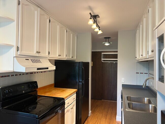 Foto del edificio - 5500 Hillcrest Ln