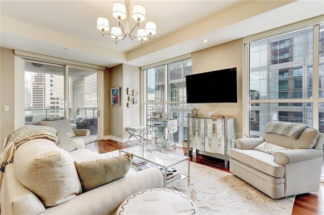 Foto del edificio - 98 San Jacinto Blvd